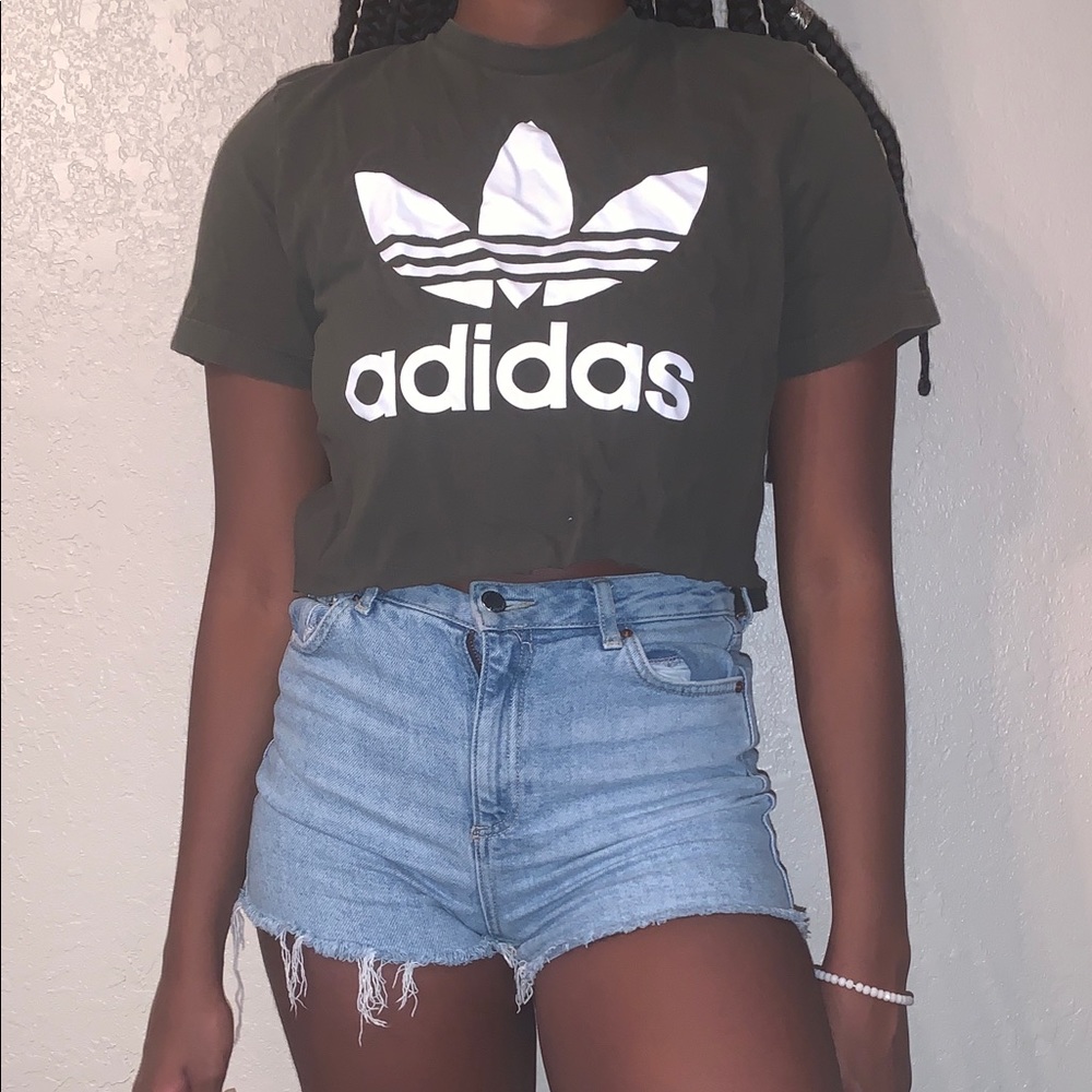 Cropped adidas shirt